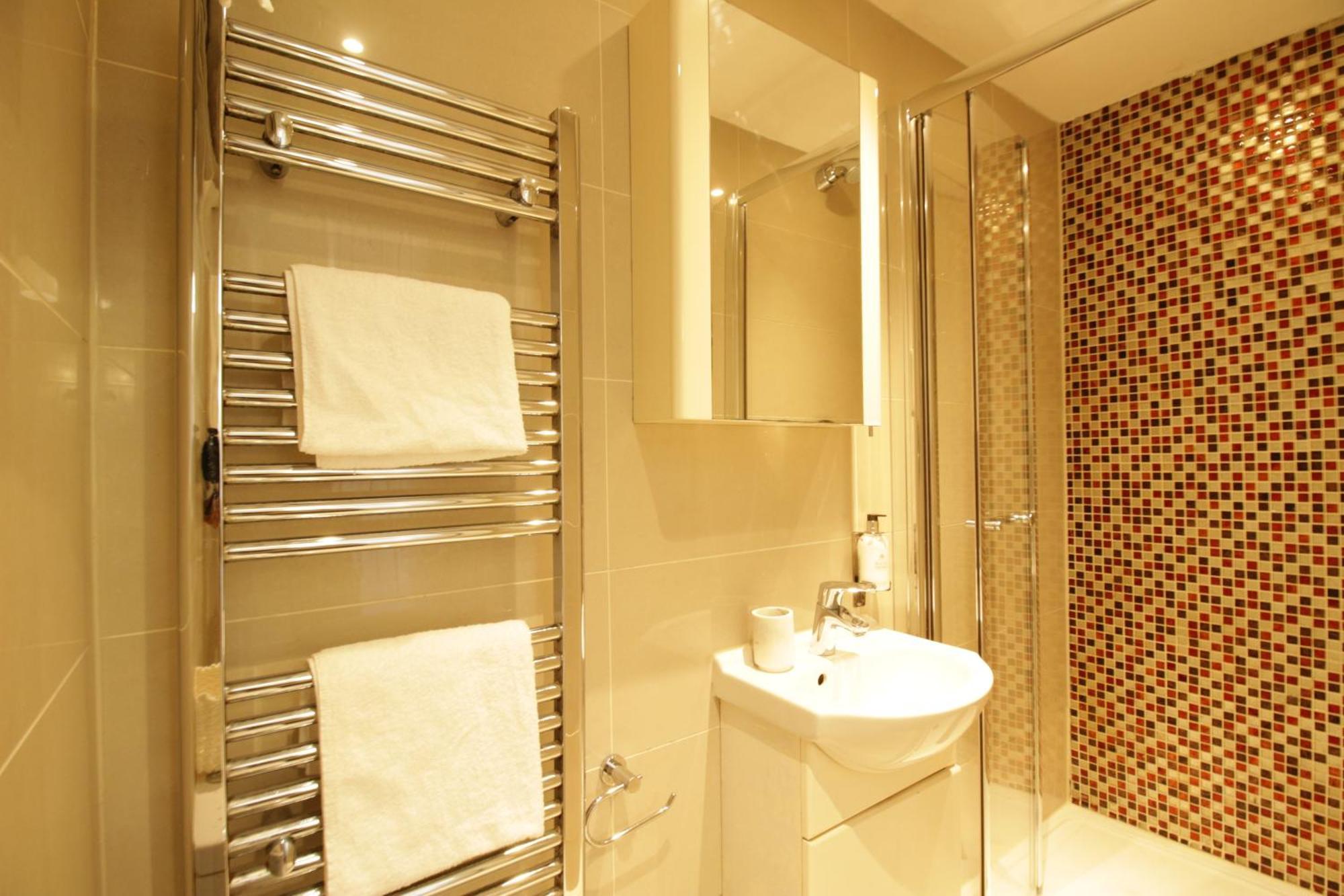 Queen Victoria Apartments Londen Kamer foto